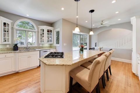 Tiny photo for 625 E Center Avenue, Lake Bluff, IL 60044 (MLS # 12628144)
