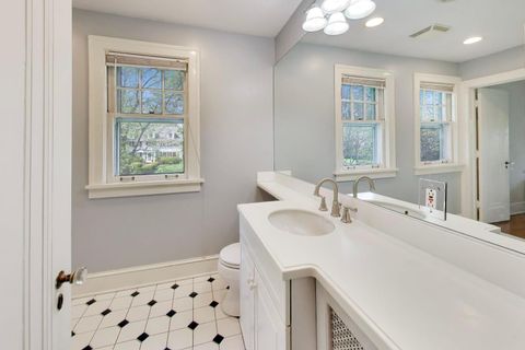 Tiny photo for 625 E Center Avenue, Lake Bluff, IL 60044 (MLS # 12628144)