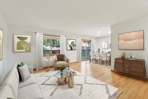 Tiny photo for 210 E Lakeside Drive, Vernon Hills, IL 60061 (MLS # 12555533)