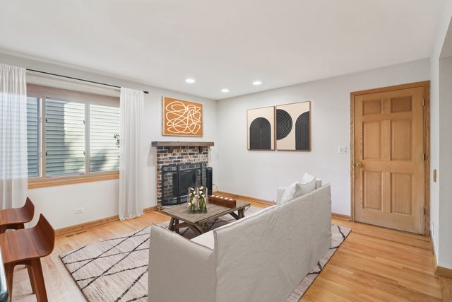 210 E Lakeside Drive