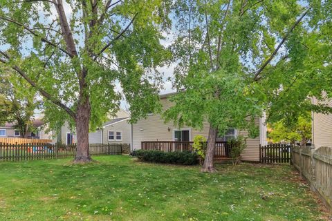 Tiny photo for 210 E Lakeside Drive, Vernon Hills, IL 60061 (MLS # 12555533)