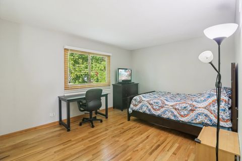 Tiny photo for 210 E Lakeside Drive, Vernon Hills, IL 60061 (MLS # 12555533)