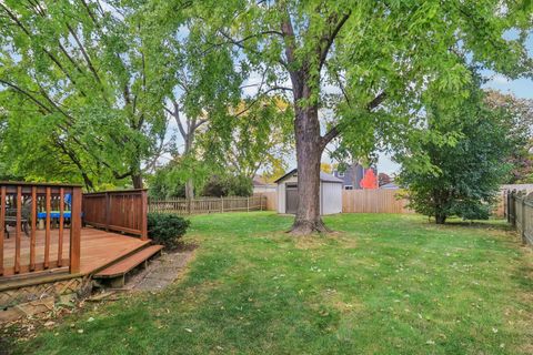 Tiny photo for 210 E Lakeside Drive, Vernon Hills, IL 60061 (MLS # 12555533)