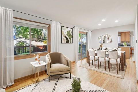 Tiny photo for 210 E Lakeside Drive, Vernon Hills, IL 60061 (MLS # 12555533)