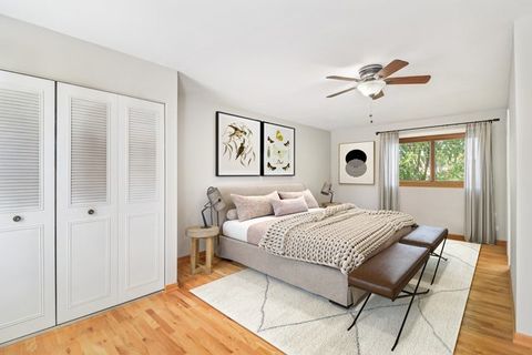 Tiny photo for 210 E Lakeside Drive, Vernon Hills, IL 60061 (MLS # 12555533)