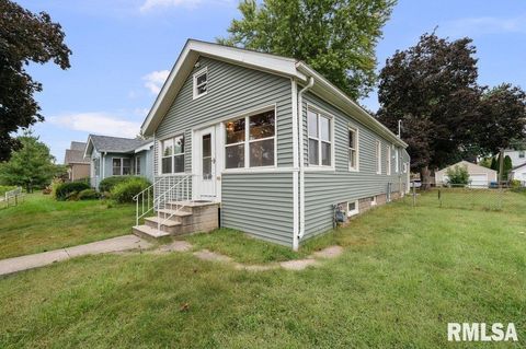 Tiny photo for 2519 29 1/2 Street, Rock Island, IL 61201 (MLS # 12577779)