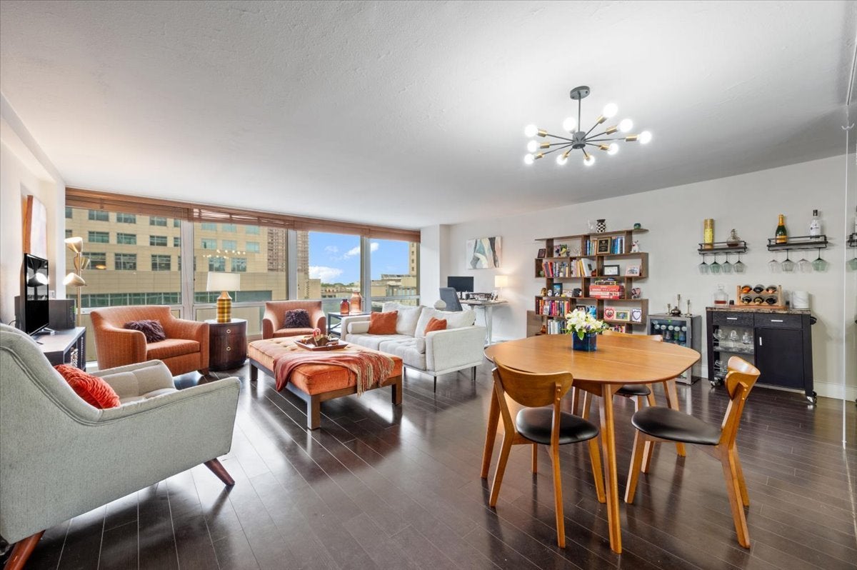 330 W Diversey Parkway 706