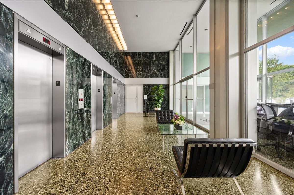 330 W Diversey Parkway 706