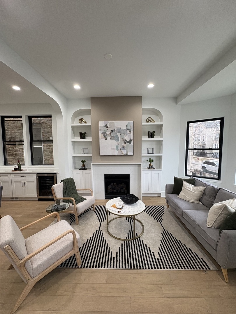 1941 N Sawyer Avenue