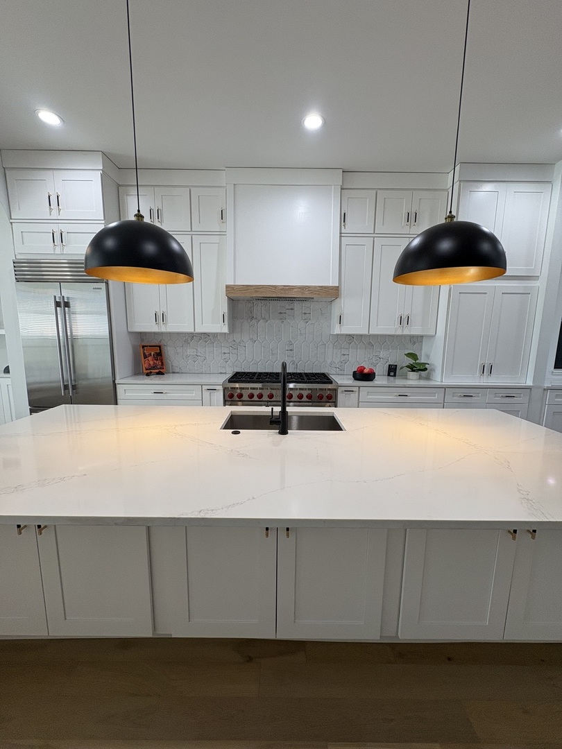 1941 N Sawyer Avenue