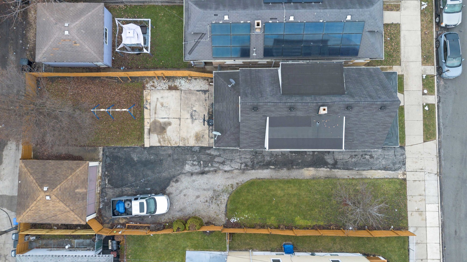 9352 S Woodlawn Avenue