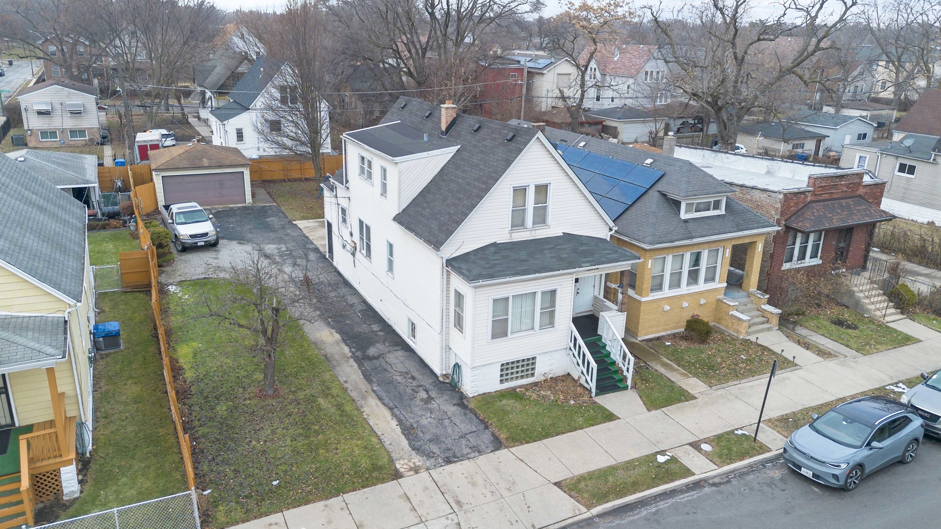 9352 S Woodlawn Avenue