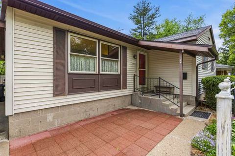 Tiny photo for 1907 Weaver Street, Urbana, IL 61802 (MLS # 12627202)