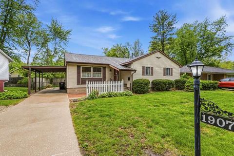Photo of 1907 Weaver Street, Urbana, IL 61802 (MLS # 12627202)
