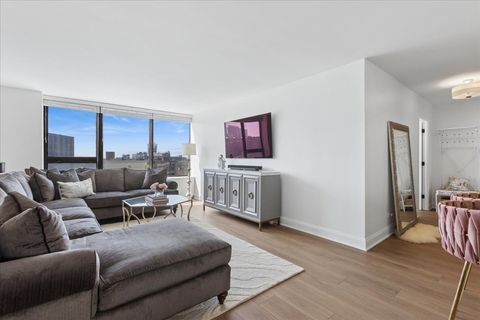 Tiny photo for 3930 N Pine Grove Avenue #816, Chicago, IL 60613 (MLS # 12597752)