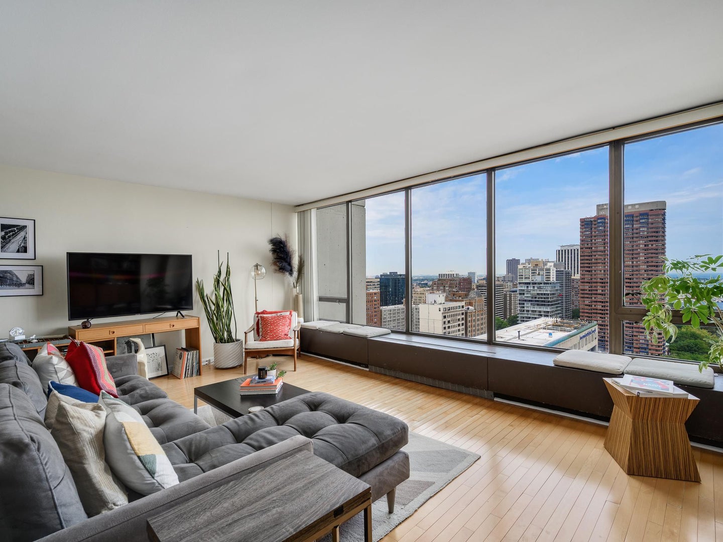 2800 N Lake Shore Drive 2505