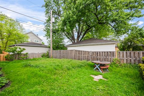 Tiny photo for 8436 N ORIOLE Avenue, Niles, IL 60714 (MLS # 12637009)