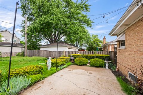 Tiny photo for 8436 N ORIOLE Avenue, Niles, IL 60714 (MLS # 12637009)