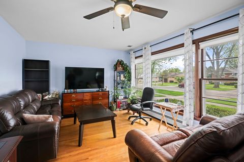 Tiny photo for 8436 N ORIOLE Avenue, Niles, IL 60714 (MLS # 12637009)