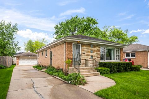 Tiny photo for 8436 N ORIOLE Avenue, Niles, IL 60714 (MLS # 12637009)