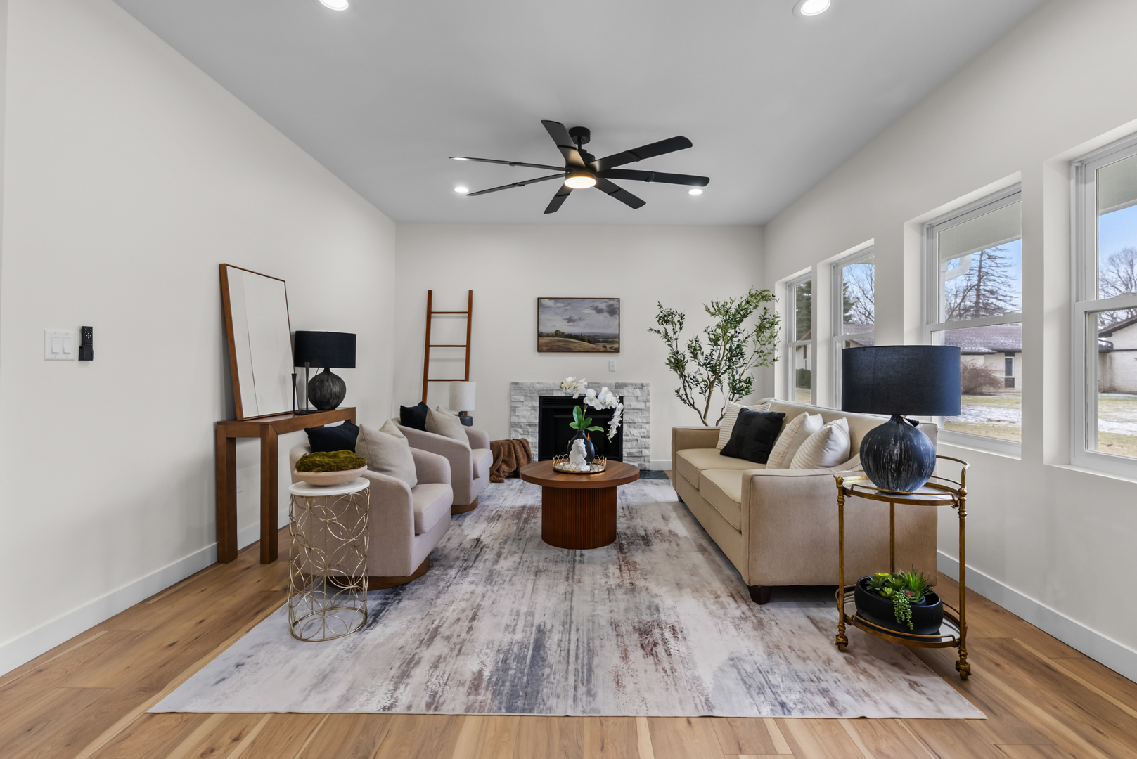 17 W Dearborn Street