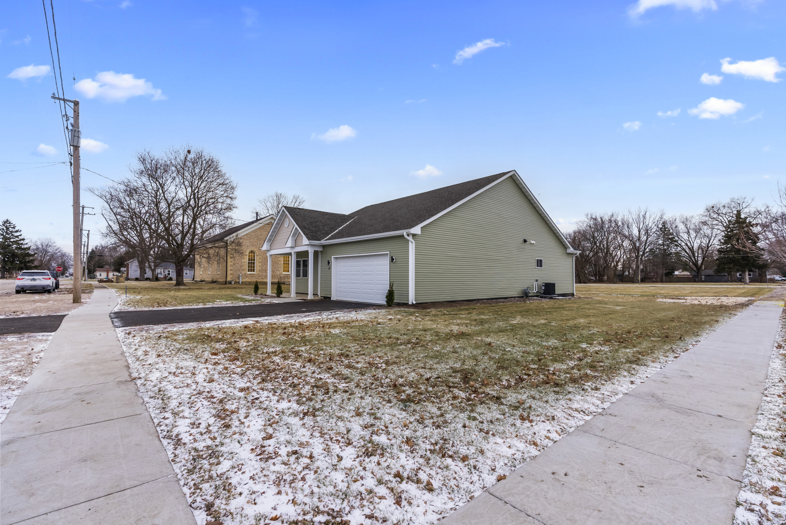 17 W Dearborn Street