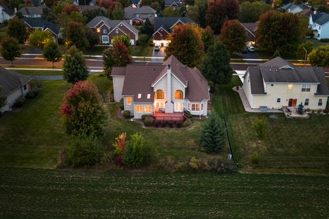 Tiny photo for 351 Lake Run Lane, North Aurora, IL 60542 (MLS # 12474941)