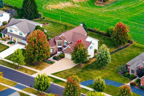 Tiny photo for 351 Lake Run Lane, North Aurora, IL 60542 (MLS # 12474941)