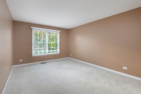 Tiny photo for 351 Lake Run Lane, North Aurora, IL 60542 (MLS # 12474941)