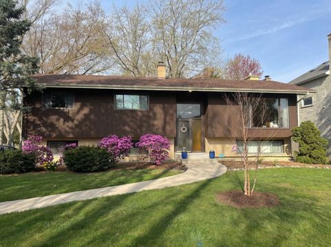 Photo of 611 Clover Court, Naperville, IL 60540 (MLS # 12555293)