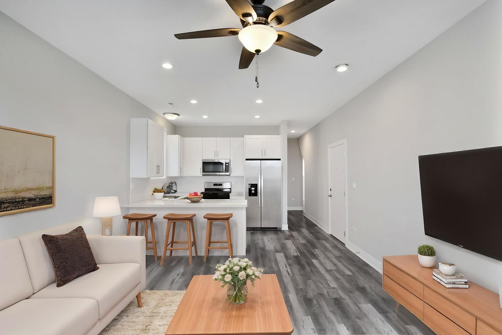 6349 S Maryland Avenue