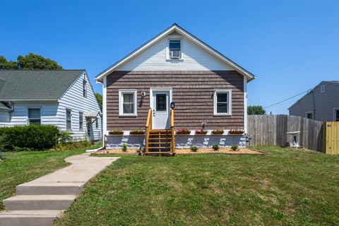 Tiny photo for 605 S Clark Street, Davenport, IA 52802 (MLS # 12709527)