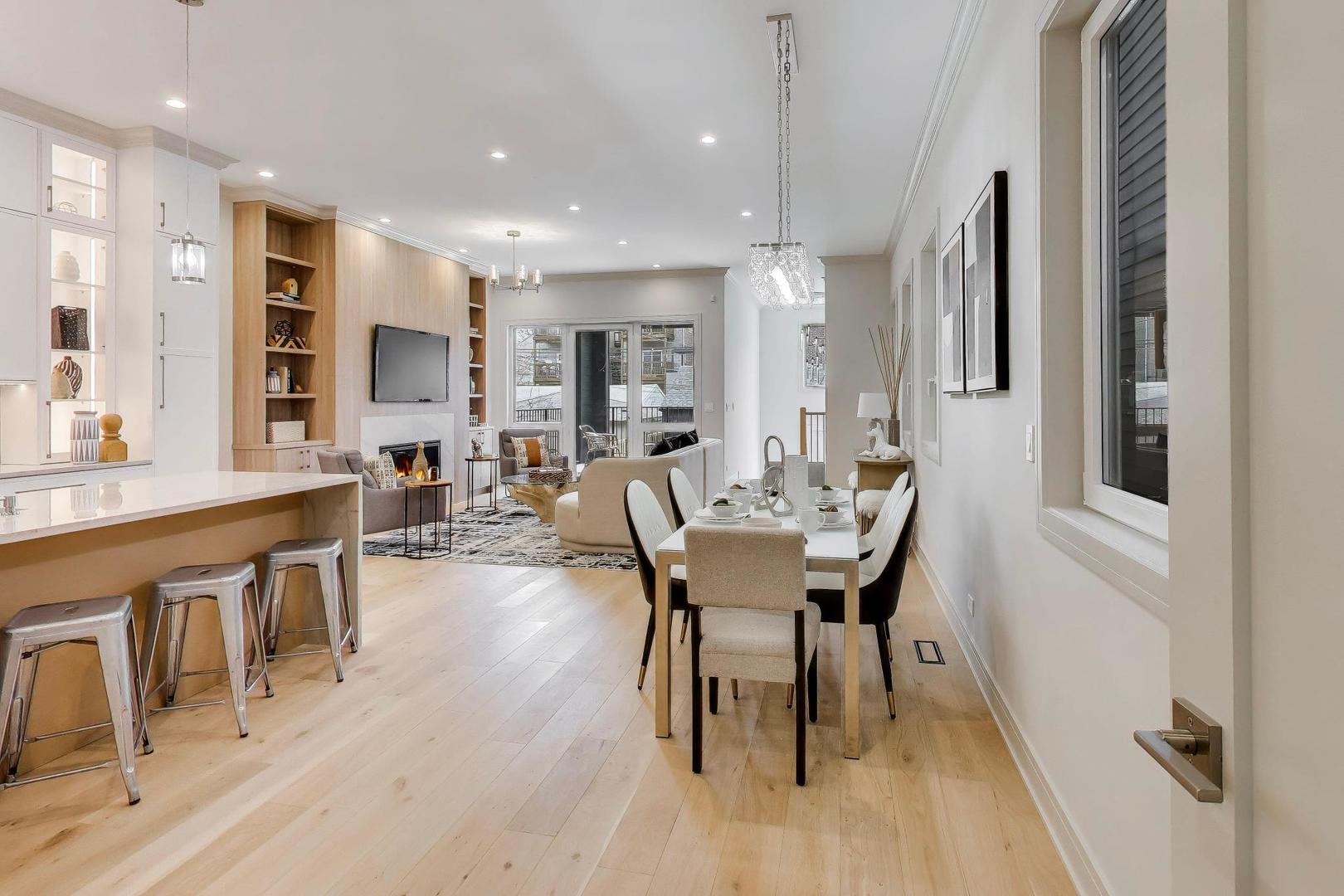 4442 N Greenview Avenue