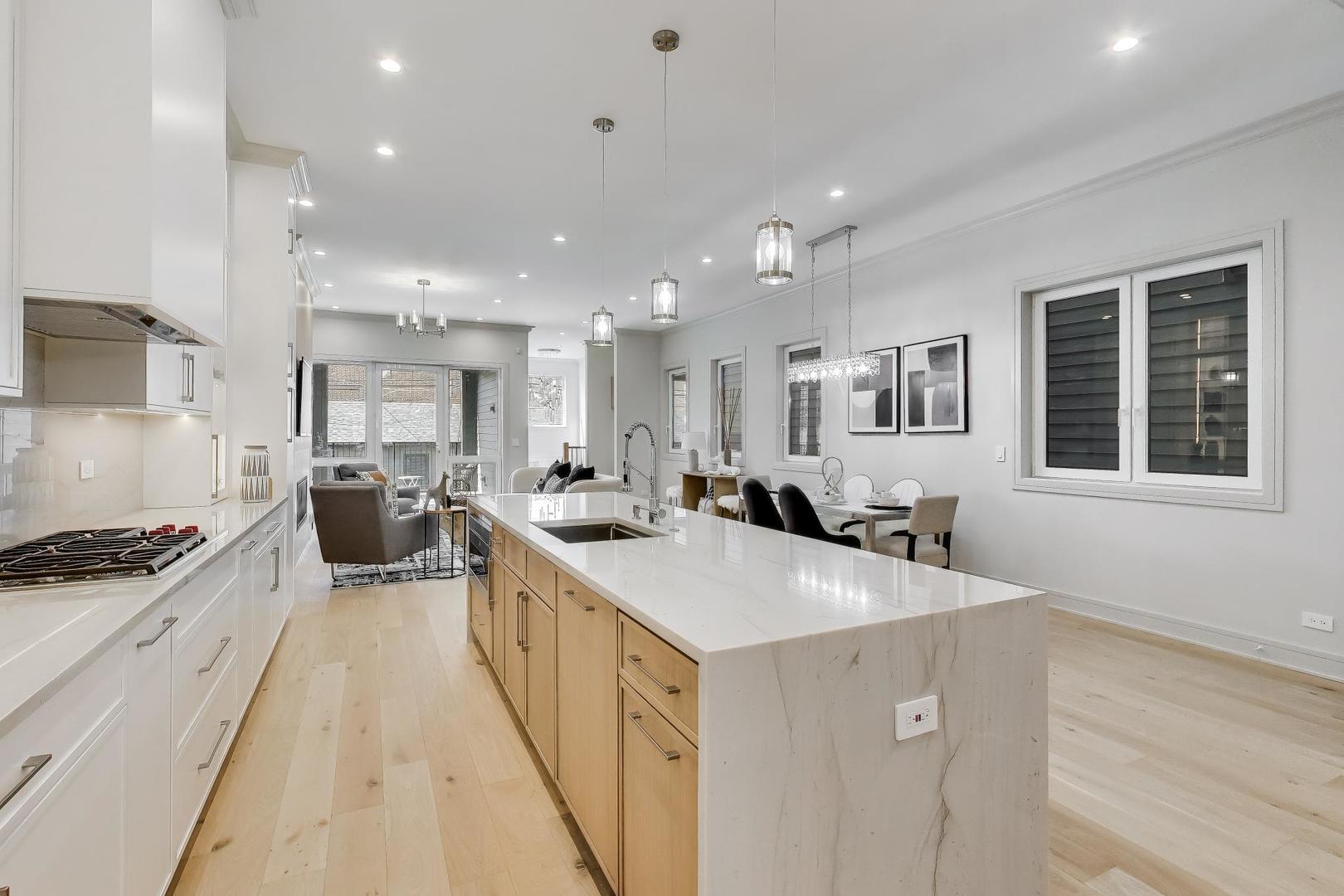 4442 N Greenview Avenue