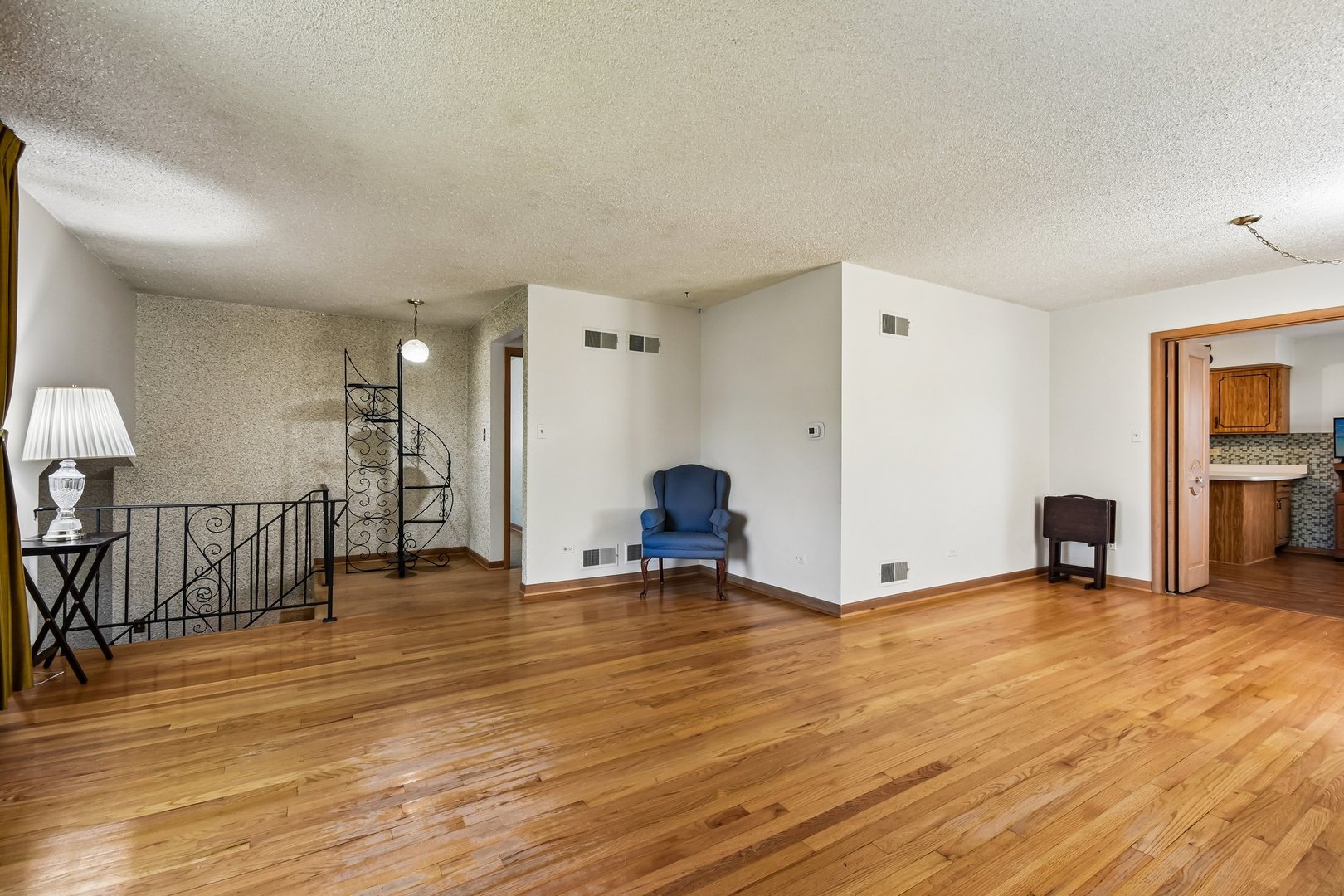 1527 Clarence Avenue