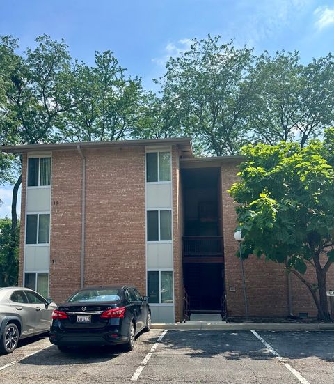 Tiny photo for 5811 Oakwood Drive #F, Lisle, IL 60532 (MLS # 12694600)