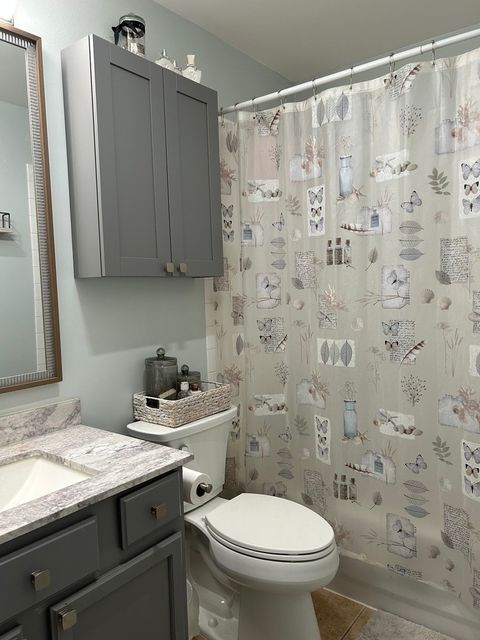 Tiny photo for 5811 Oakwood Drive #F, Lisle, IL 60532 (MLS # 12694600)