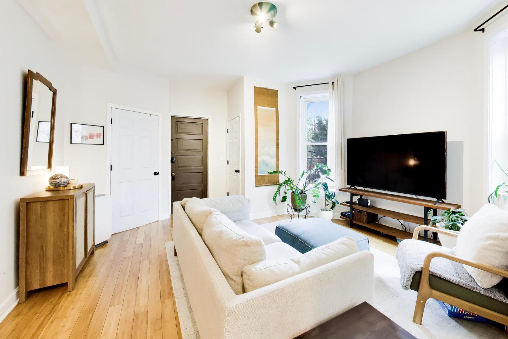 3009 W Belden Avenue