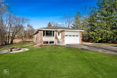 Photo of 2072 Palatine Road, Inverness, IL 60067 (MLS # 12547573)