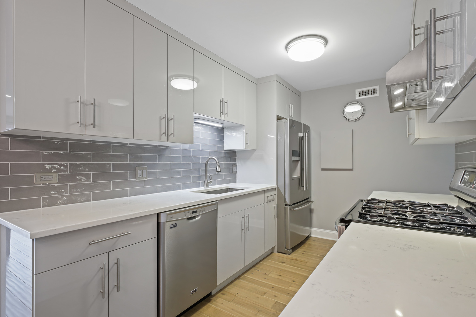 840 WELLINGTON Avenue 306