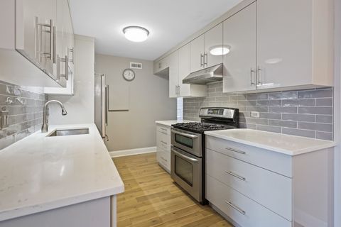 Tiny photo for 840 WELLINGTON Avenue #306, Elk Grove Village, IL 60007 (MLS # 12532664)