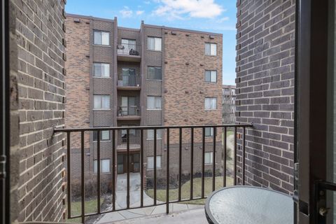 Tiny photo for 840 WELLINGTON Avenue #306, Elk Grove Village, IL 60007 (MLS # 12532664)