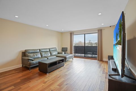 Tiny photo for 840 WELLINGTON Avenue #306, Elk Grove Village, IL 60007 (MLS # 12532664)