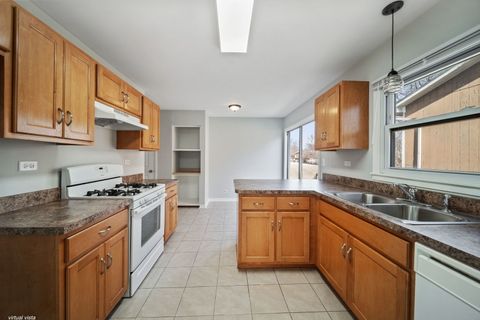 Tiny photo for 526 King Arthur Way, Bolingbrook, IL 60440 (MLS # 12628923)