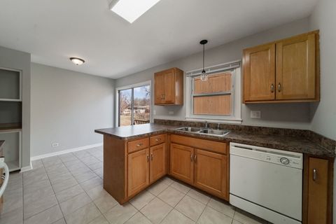 Tiny photo for 526 King Arthur Way, Bolingbrook, IL 60440 (MLS # 12628923)