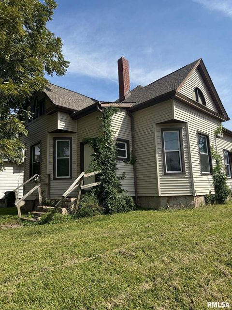 Photo of 131 S LINCOLN Avenue, Davenport, IA 52802 (MLS # QC4268671)