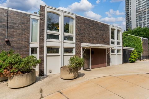 1414 N Sandburg Terrace 1414 Chicago IL 60610