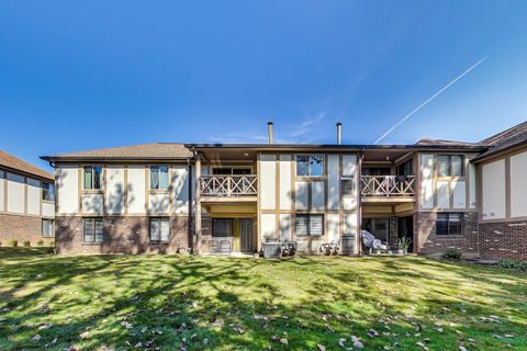 Tiny photo for 833 Thornton Court #2B, Schaumburg, IL 60193 (MLS # 12474576)