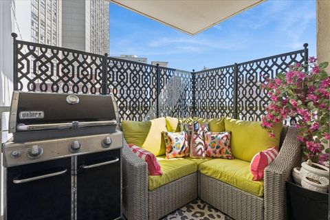 Tiny photo for 3930 N Pine Grove Avenue #816, Chicago, IL 60613 (MLS # 12611075)