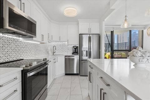 Tiny photo for 3930 N Pine Grove Avenue #816, Chicago, IL 60613 (MLS # 12611075)
